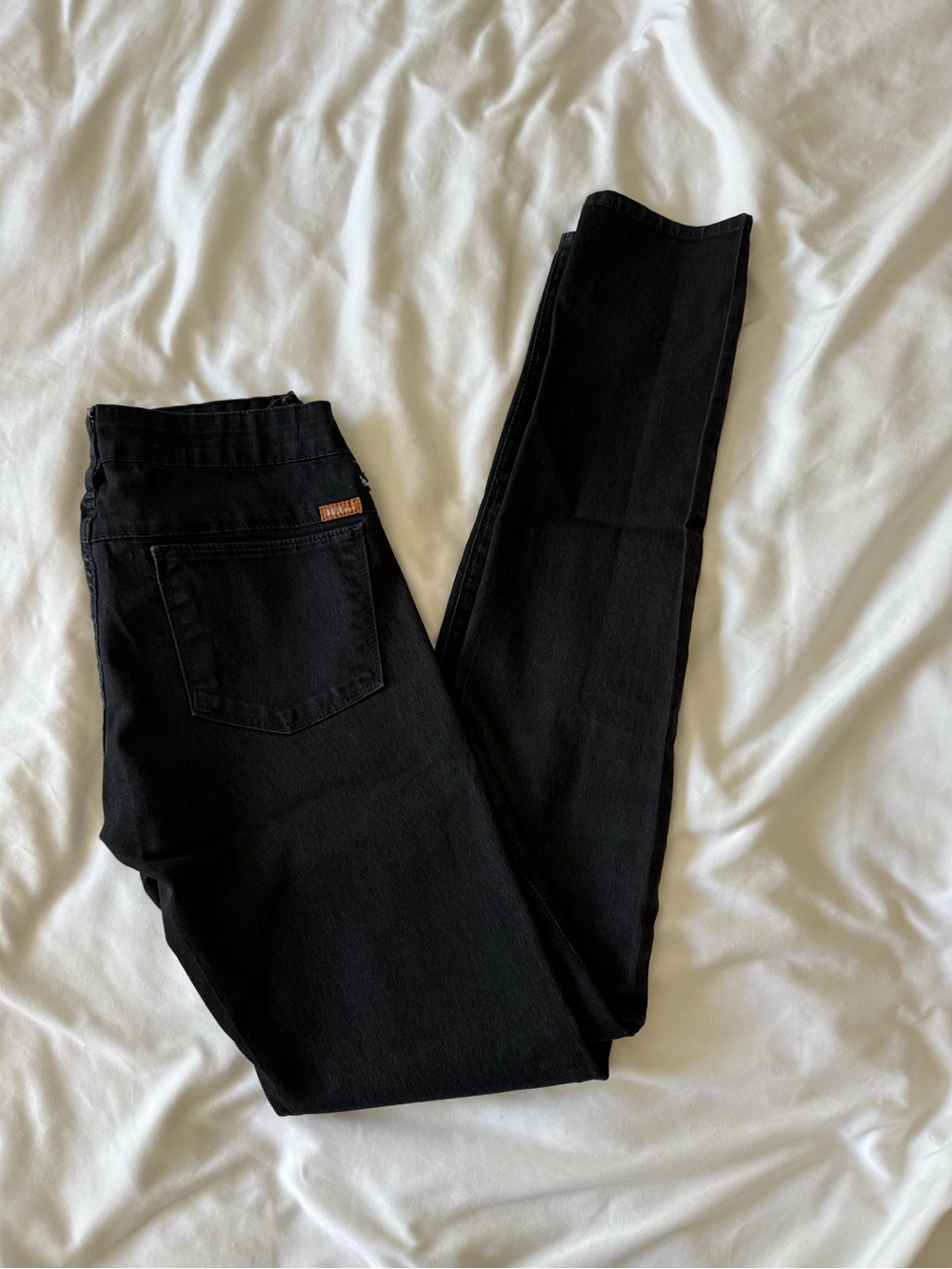 Women's Black Skinny Jeans with Clean High-Rise Fit
